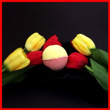 FIELD OF TULIPS SHOWER STEAMERS & BATH BOMBS FOR WOMEN