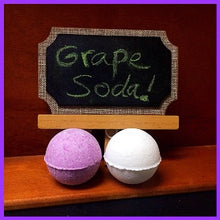 GRAPE SODA NECKLACE BATH BOMB