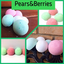 PEARS & BERRIES SHOWER STEAMER WITH NECKLACES FOR HER